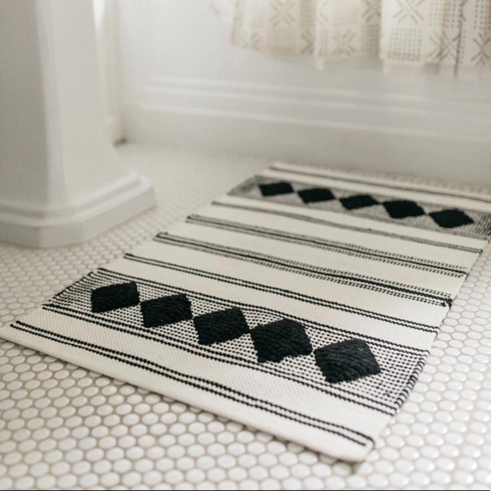 Caravan • Black and White Diamond Woven Rug • 21” x 34”
